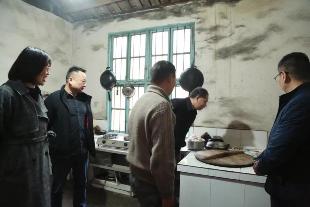 受全国政协副主席、民革中央常务副主席郑建邦委托民革常德市委会慰问抗战老兵(图3) 受全国政协副主席、民革中央常务副主席郑建邦委托民革常德市委会慰问抗战老兵(图3)