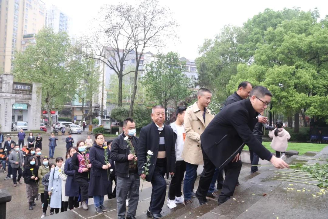 民革常德市委举行祭扫常德会战阵亡将士墓活动(图12) 民革常德市委举行祭扫常德会战阵亡将士墓活动(图12)