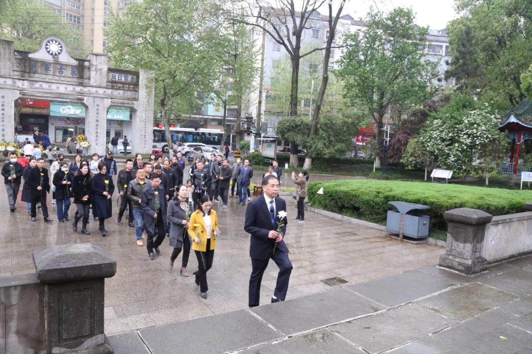 民革常德市委举行祭扫常德会战阵亡将士墓活动(图11) 民革常德市委举行祭扫常德会战阵亡将士墓活动(图11)