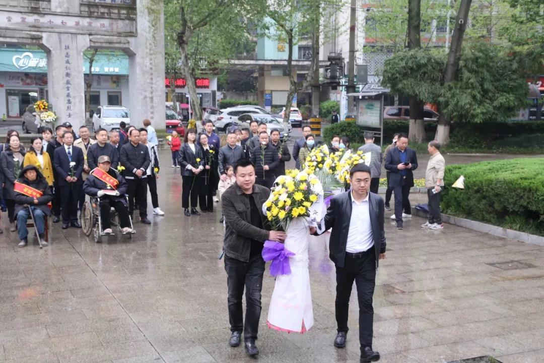民革常德市委举行祭扫常德会战阵亡将士墓活动(图7) 民革常德市委举行祭扫常德会战阵亡将士墓活动(图7)