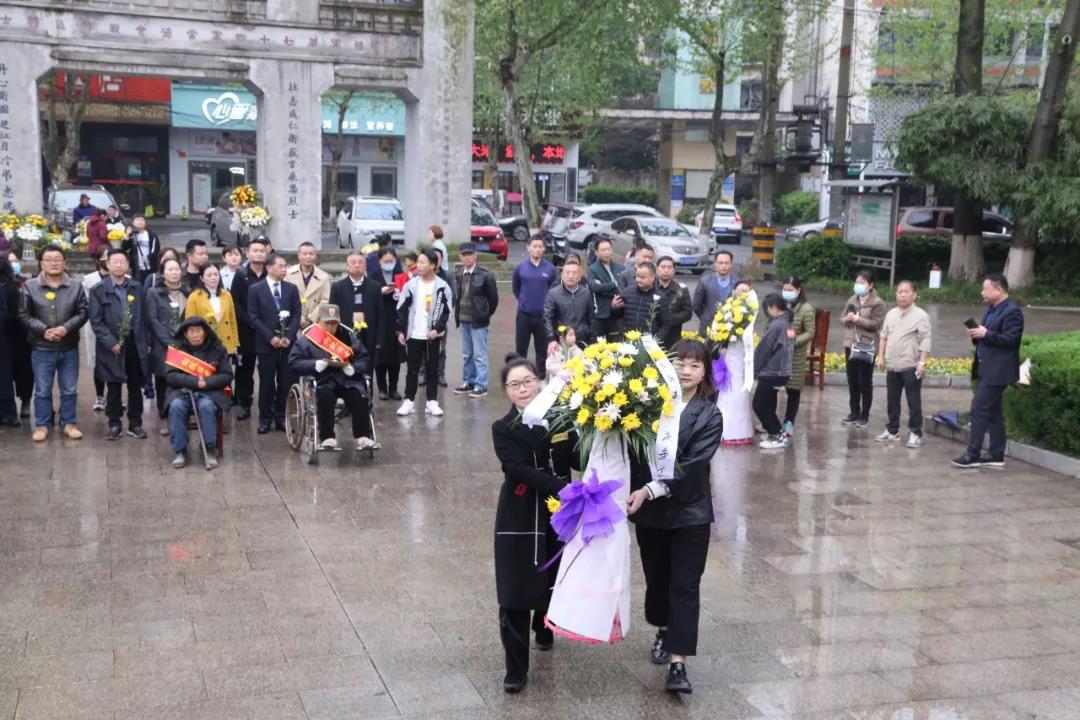 民革常德市委举行祭扫常德会战阵亡将士墓活动(图9) 民革常德市委举行祭扫常德会战阵亡将士墓活动(图9)