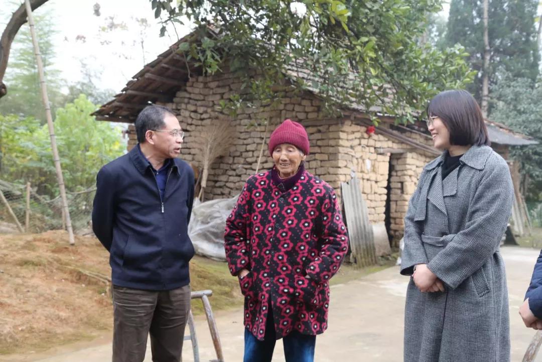 受全国政协副主席、民革中央常务副主席郑建邦委托民革常德市委会慰问抗战老兵(图2) 受全国政协副主席、民革中央常务副主席郑建邦委托民革常德市委会慰问抗战老兵(图2)