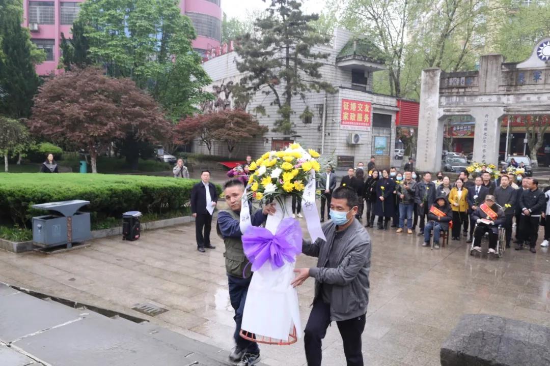 民革常德市委举行祭扫常德会战阵亡将士墓活动(图6) 民革常德市委举行祭扫常德会战阵亡将士墓活动(图6)