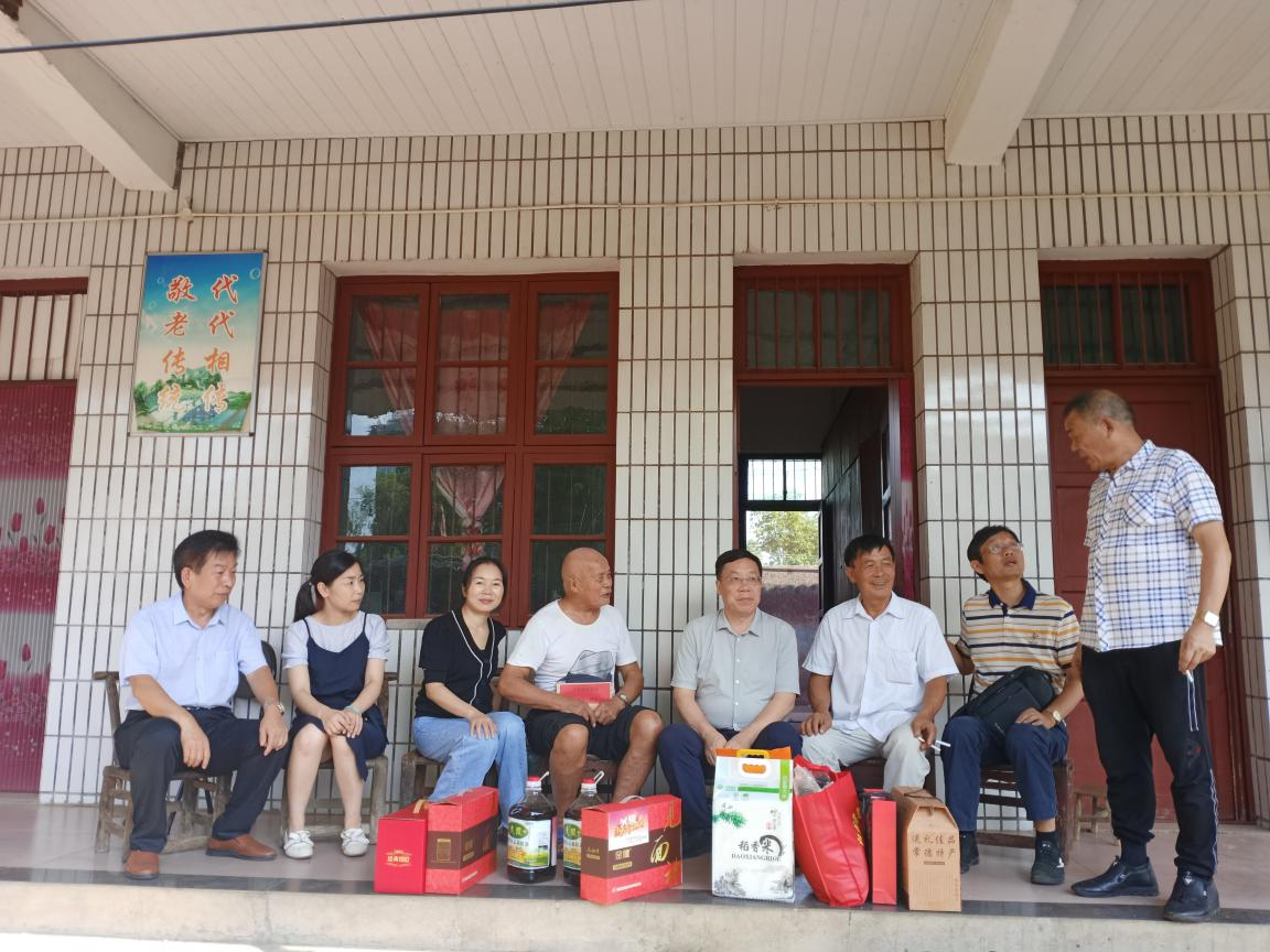 民革常德市委会举行“我们的节日·中秋”2021年关爱抗战老兵志愿服务活动(图4) 民革常德市委会举行“我们的节日·中秋”2021年关爱抗战老兵志愿服务活动(图4)
