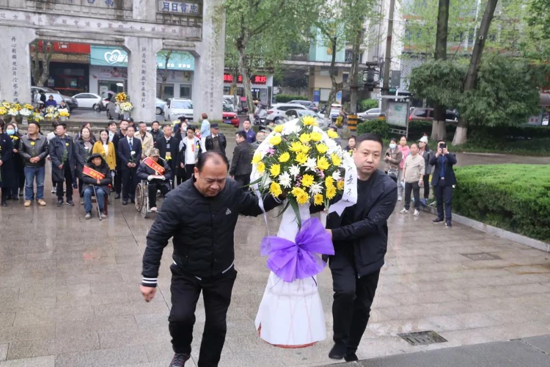 民革常德市委举行祭扫常德会战阵亡将士墓活动(图8) 民革常德市委举行祭扫常德会战阵亡将士墓活动(图8)