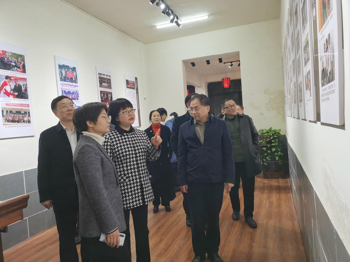 走访慰问暖人心 民革情谊寄心间(图1) 走访慰问暖人心 民革情谊寄心间(图1)