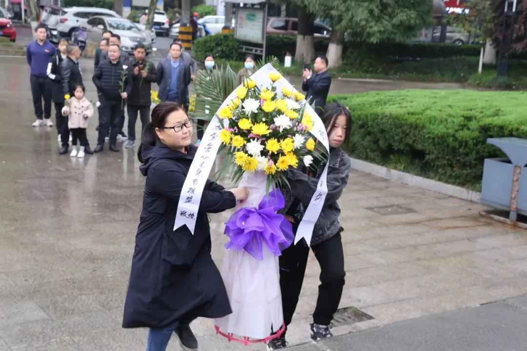 民革常德市委举行祭扫常德会战阵亡将士墓活动(图10) 民革常德市委举行祭扫常德会战阵亡将士墓活动(图10)