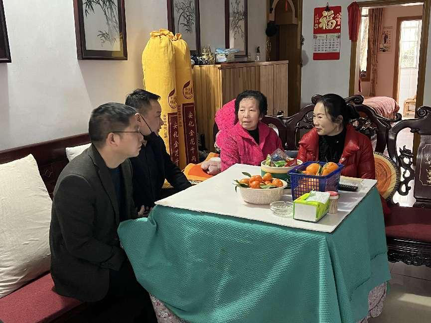 迎春送关怀 慰问暖人心(图4) 迎春送关怀 慰问暖人心(图4)