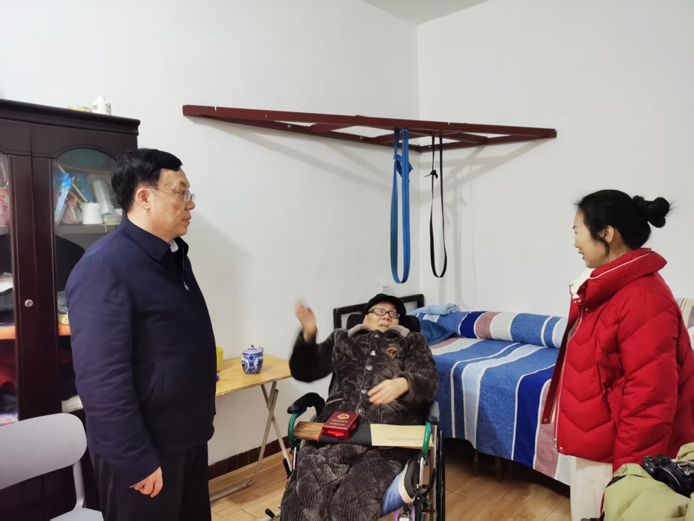 慰问毛自富